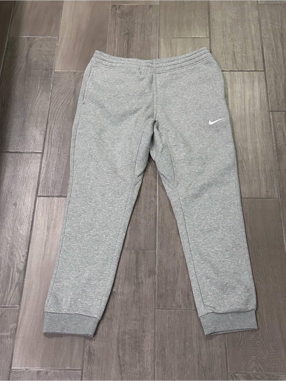 NWT Nike Men’s Gray Fleece lined Tapered Leg Joggers Size Large